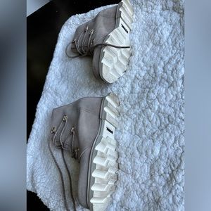 SOREL | Omega Lace-Up Joan of Arctic III Waterproof Suede Wedge Boot. Size 8